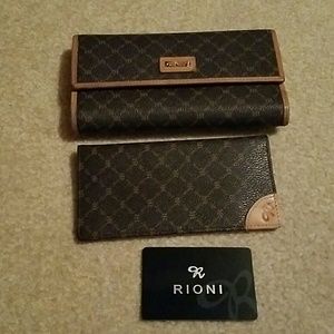 Wallet with checkbook cover. Rioni